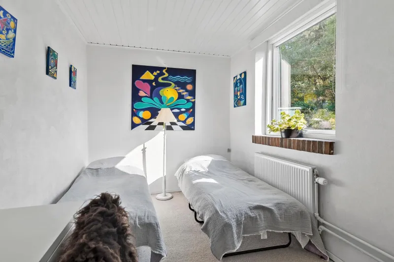 Billede 6 af Logi i hus med kunst og have