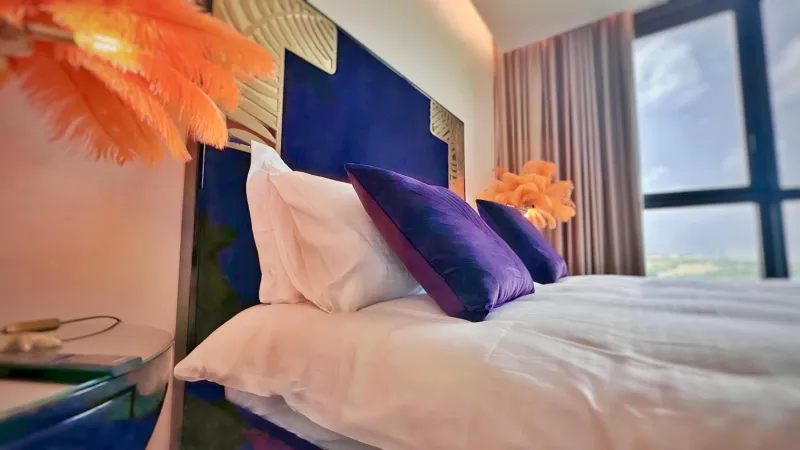 Billede 32 af Mullet Bay Suites - Your Luxury Stay Awaits