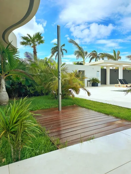 Billede 82 af Mullet Bay Suites - Your Luxury Stay Awaits