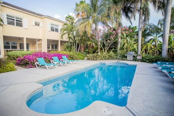 Billede 5 af GRACEBAY TOWNHOMES B3, 5 minutes walk to gracebay beach