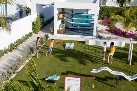 Billede 45 af Oceanside 2 Bedroom Luxury Villa with Private Pool, 500ft from Long Bay Beach -V6