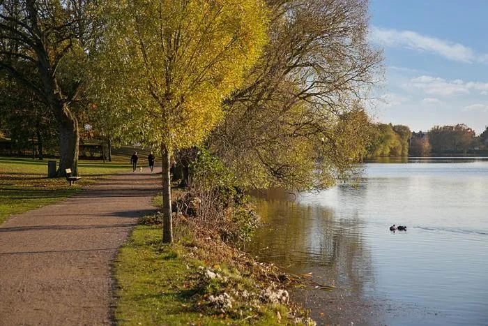 Billede 2 af Centralt i Gentofte i 2 plan, ved S-Tog og busser
