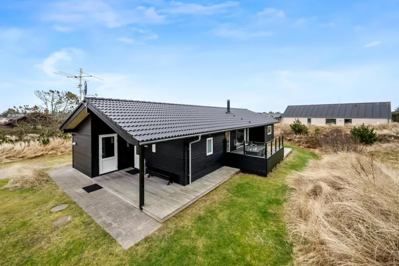 Bright And Modern Holiday Home - 1026