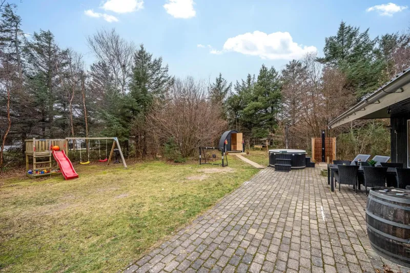 Billede 9 af Lovely 6-Person Cottage With Outdoor Sauna - 1007