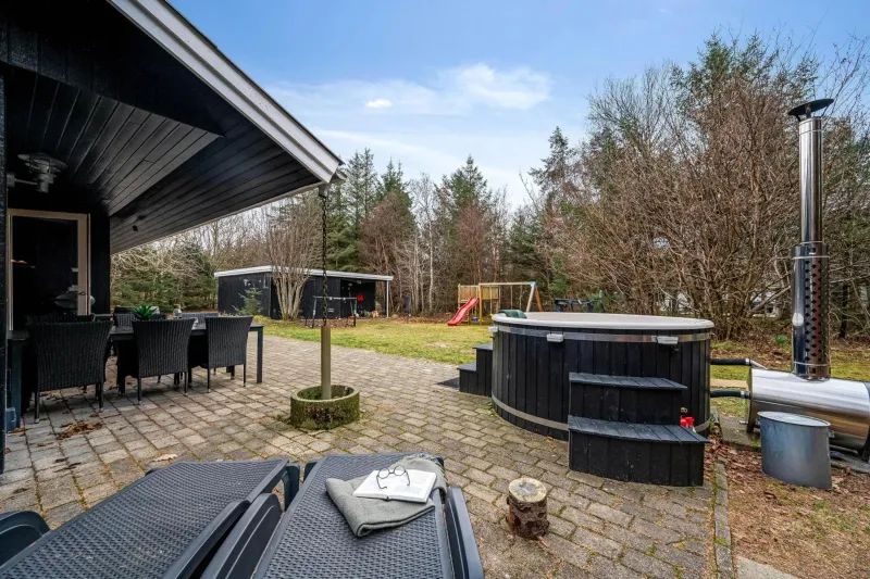 Billede 10 af Lovely 6-Person Cottage With Outdoor Sauna - 1007