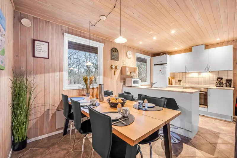 Billede 12 af Lovely 6-Person Cottage With Outdoor Sauna - 1007