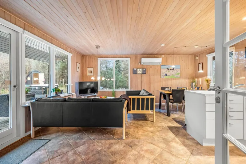 Billede 23 af Lovely 6-Person Cottage With Outdoor Sauna - 1007