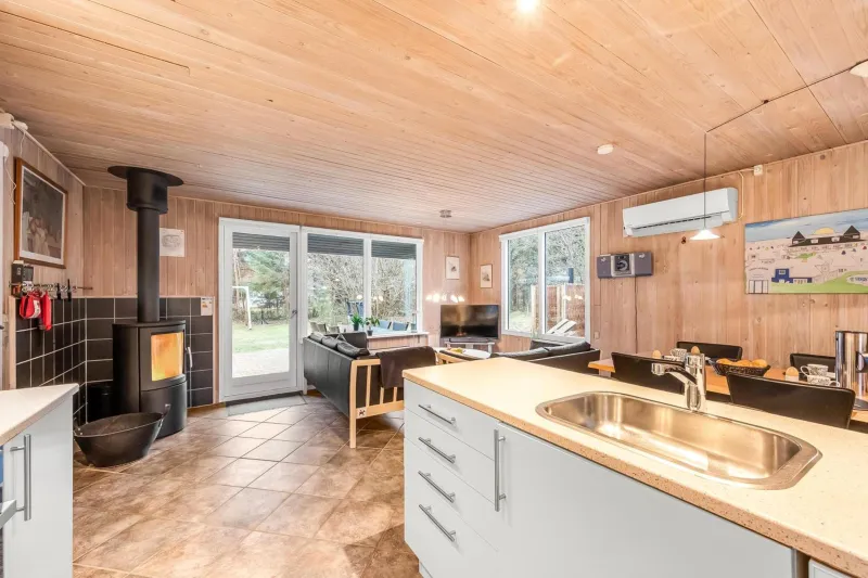 Billede 27 af Lovely 6-Person Cottage With Outdoor Sauna - 1007
