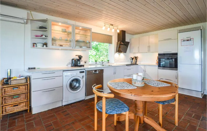 Billede 10 af Cozy Home In Vinderup With Wifi