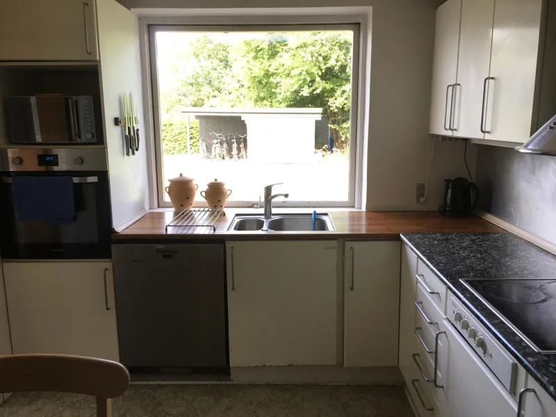 Quiet villa apartment close to everything photo 4