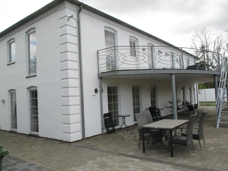 White House Hotel Apartments photo 3