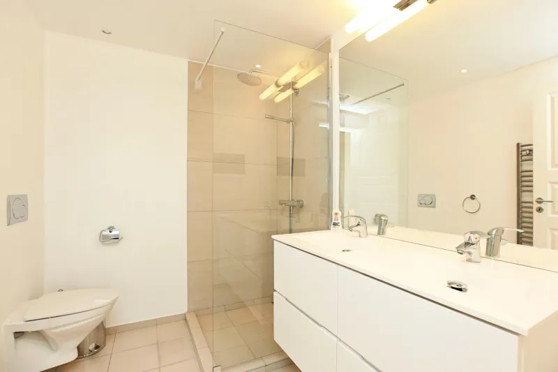CITY LUX APARTMENT, 2 FULL BATHROOMs