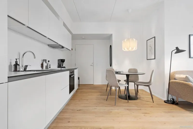Billede 9 af Seaside apartment with magical balcony view