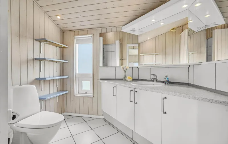 Billede 18 af Beautiful Home In Bjert With Sauna