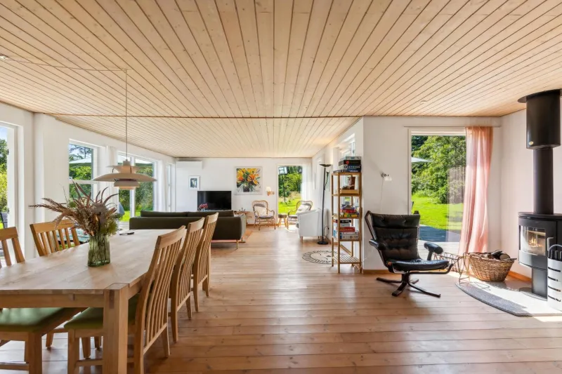 Billede 8 af Bright And Well-Maintained Holiday Home With Spa, Sauna, Several Terraces And A Lovely Natural Plot Just A Few Minutes Walk From The Water And