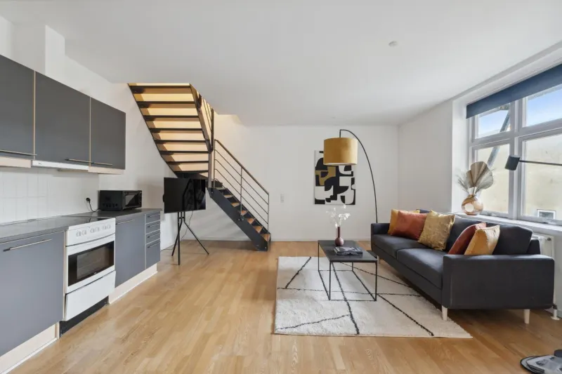 Come Stay 2BR -Luxury Apartment 300 m from Magasin