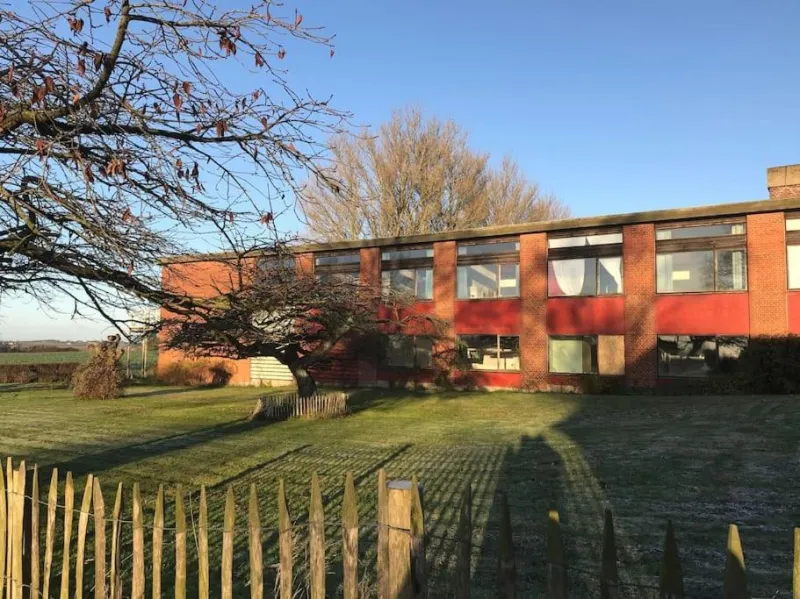 Eventyrligt og rummeligt hus med havudsigt