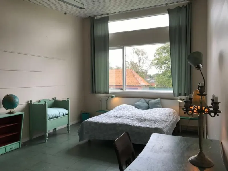 Billede 56 af Eventyrligt og rummeligt hus med havudsigt