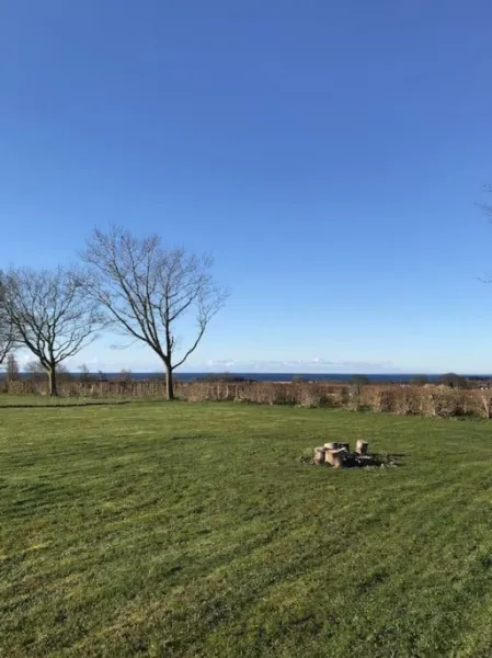 Billede 75 af Eventyrligt og rummeligt hus med havudsigt