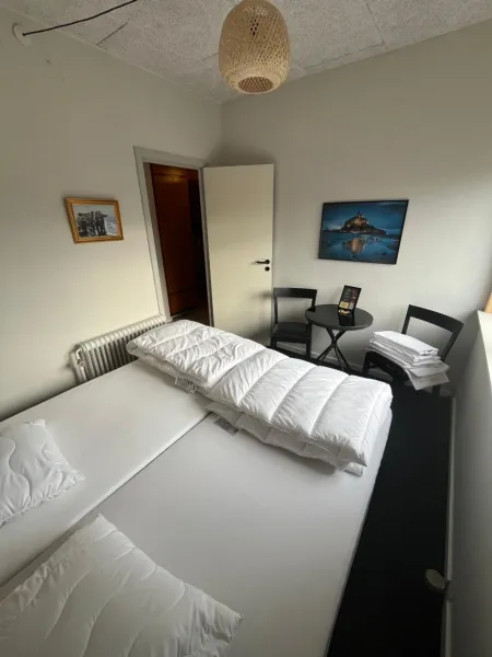 Billede 5 af Folsted - Værelse 104 med eget badeværelse og fri parkering