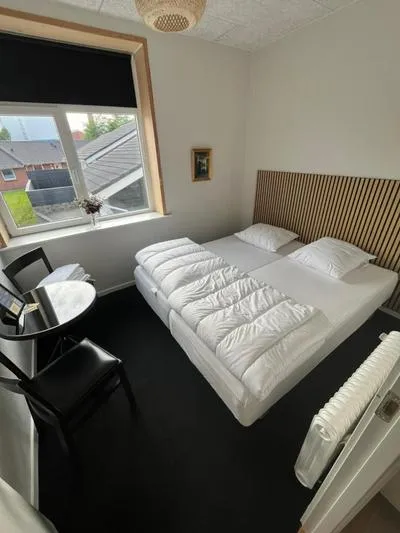 Billede 22 af Folsted - Værelse 104 med eget badeværelse og fri parkering