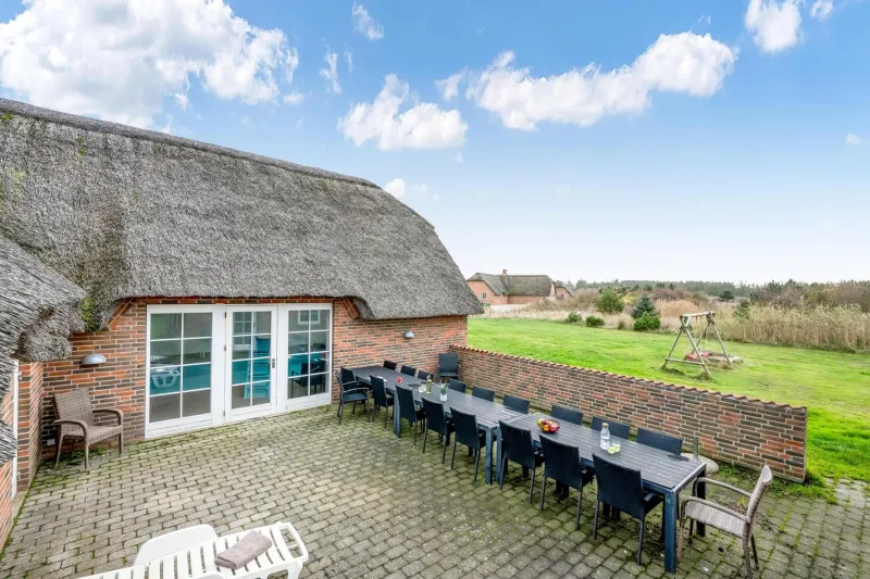 Billede 2 af Fantastic Holiday Home With Pool And Spa For 20 People
