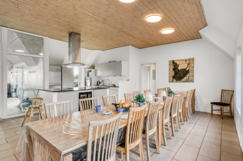 Billede 22 af Fantastic Holiday Home With Pool And Spa For 20 People