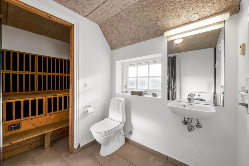Billede 40 af Fantastic Holiday Home With Pool And Spa For 20 People