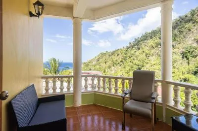 Photo 2 of Rosehill Heights Modern 4 bedroom vacation rental