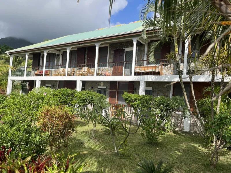 Gorgeous 2 bedroom apartment sea mountain views