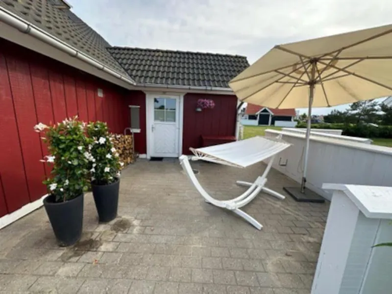 Billede 4 af Hyggeligt sommerhus tæt på vandet i Bro Strand