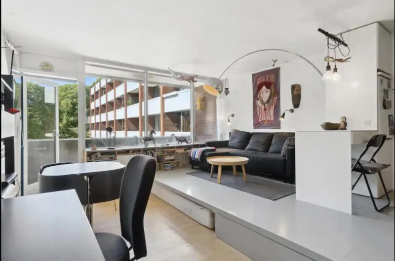 Central Apt Balcony I 5 Min to Metro and Canals