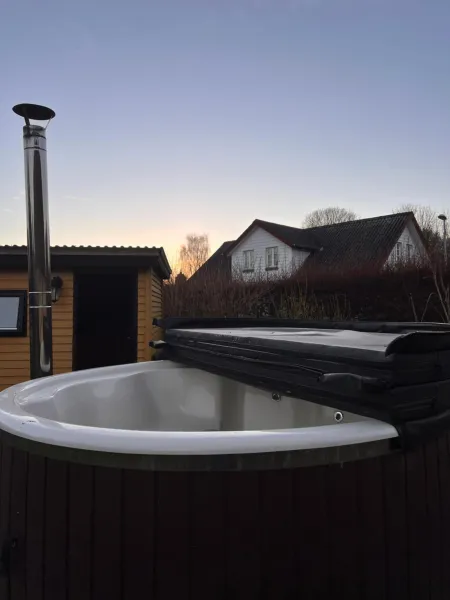 Billede 3 af Charmerende stråtag strå hus (med Vildmarksbad)