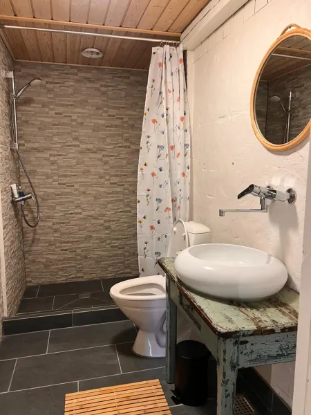 Billede 7 af Charmerende stråtag strå hus (med Vildmarksbad)