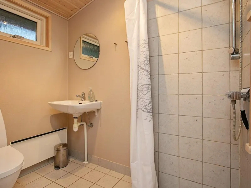 Billede 19 af Modern Holiday Home With Whirlpool in Væggerløse