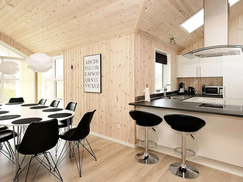 Billede 2 af Luxurious Holiday Home in Løkken with Hot Tub & Sauna