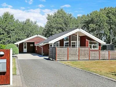 Billede 22 af Lavish Holiday Home in Lolland With Whirlpool