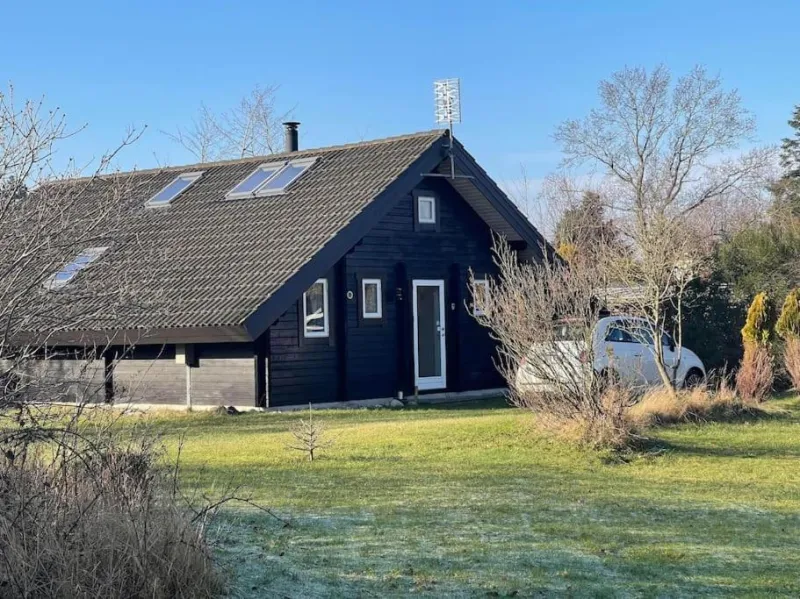 Hyggeligt og lyst feriehus nær stranden i Klint