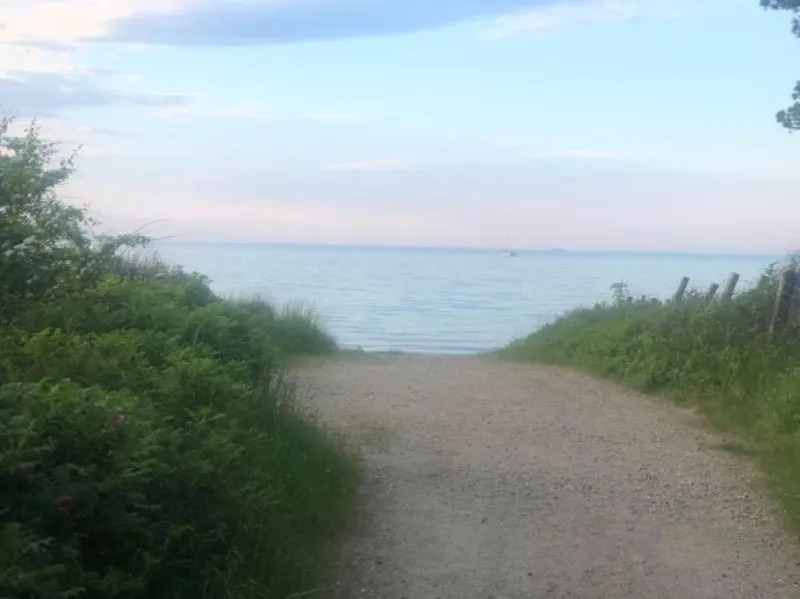 Billede 10 af Hyggeligt og lyst feriehus nær stranden i Klint