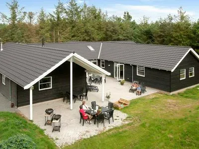 Billede 27 af Spacious Holiday Home in Blavand Denmark With Sauna