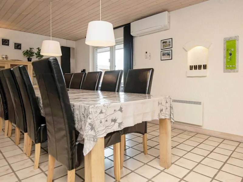 Billede 10 af 9 Person Holiday Home in Blavand