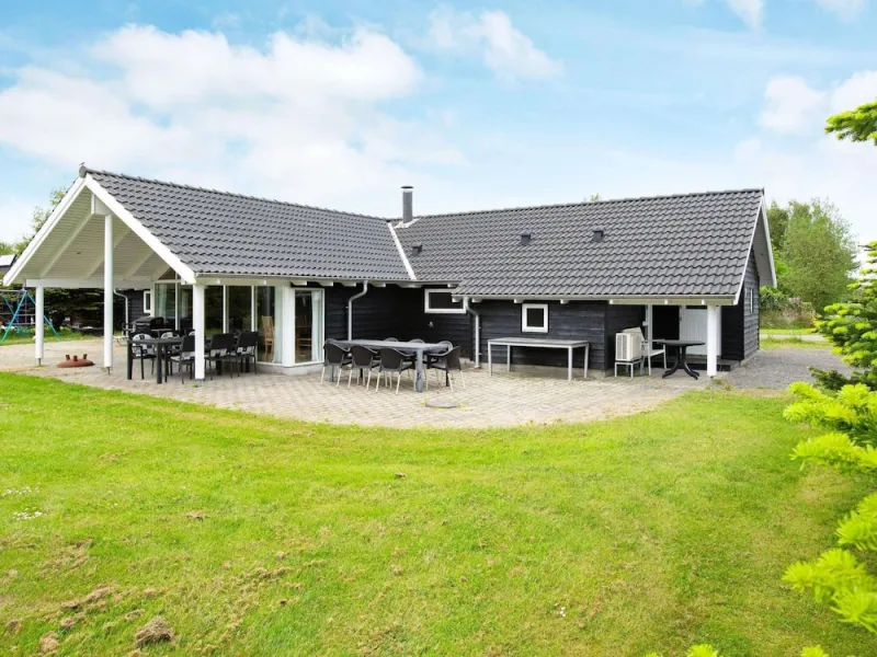 12 Person Holiday Home in Vaeggerlose
