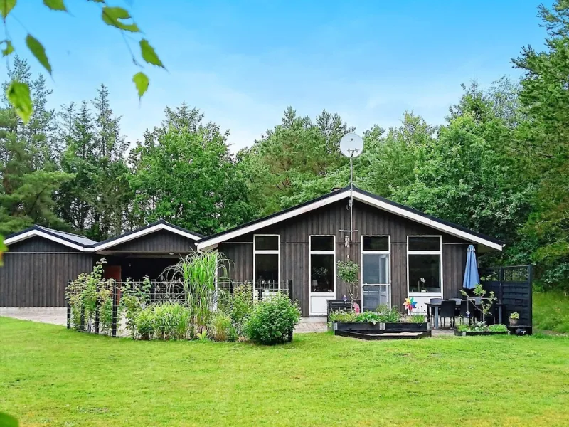 6 Person Holiday Home in Saeby-by Traum