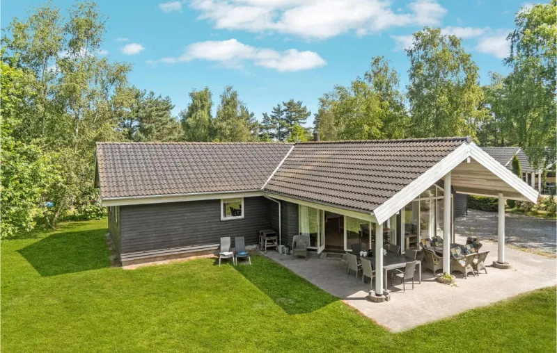 Billede 2 af Cozy Home In Væggerløse With Sauna