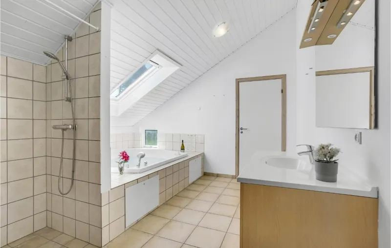 Billede 4 af Lovely Home In Rødby With Kitchen