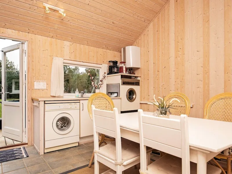 Billede 9 af Spacious Holiday Home in Jutland With Outdoor Whirlpool