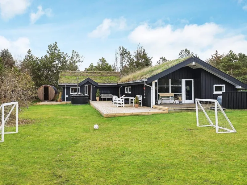 Billede 19 af Spacious Holiday Home in Jutland With Outdoor Whirlpool