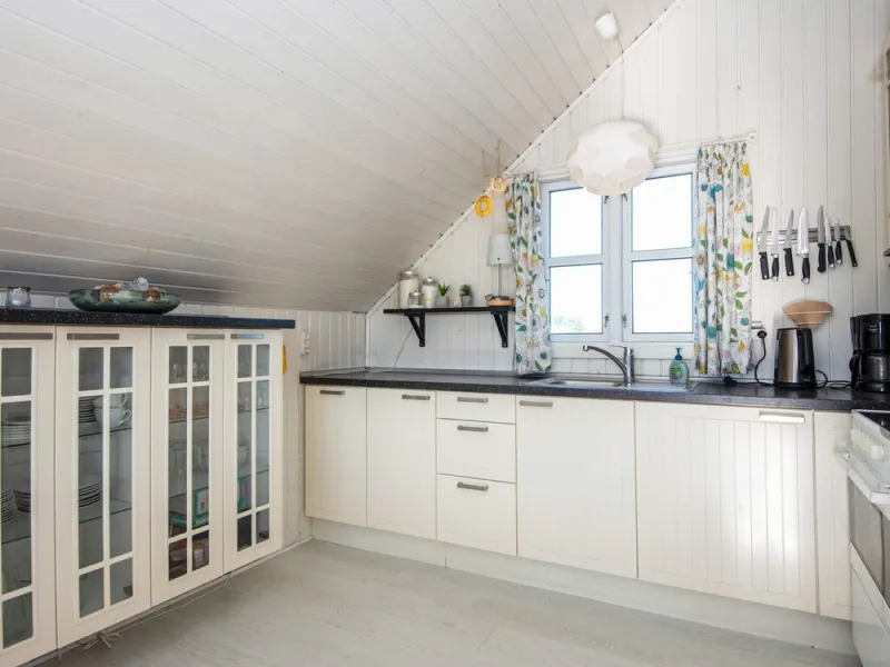 Billede 4 af Modish Holiday Home in Jutland near Sea
