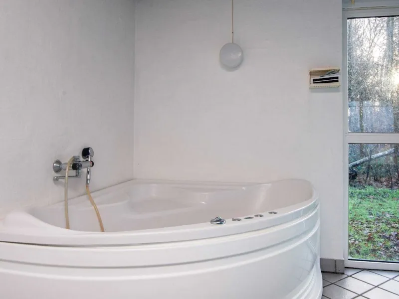 Billede 17 af Tranquil Holiday Home in Glesborg with Hot Tub & Sauna