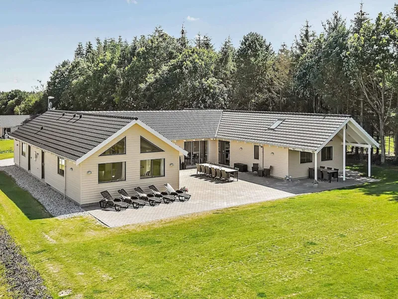 Billede 2 af Spacious Holiday Home in Glesborg near Ocean